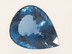 Außergewöhnlicher Blautopas in der begehrten Farbe "London Blue", 157ct !!!