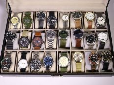 Armbanduhr: Konvolut moderne Herrenuhren in Sammler-Box, diverse Marken