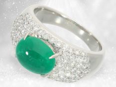 Ring: exclusive platinum ring with emerald and brilliant-cut diamonds, ‘cocktail ring’, as good as n