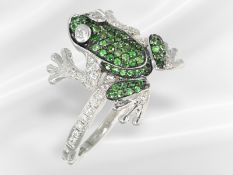 Ring: interesting designer goldsmith's ring with brilliant-cut diamonds and emeralds, ‘frog’ scene, 