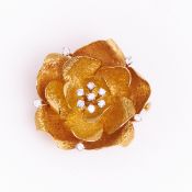 Blüten-Brosche als Rose