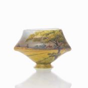 Vase Paysage d'Ete - Haus neben Rapsfeldern mit Bäumen. Daum Frères, Nancy 1905-1910.
