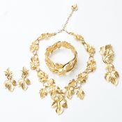 KUNIO MATSUMOTO - TRIFARI - Goldfarbene Vintage Parure mit Weinblättern (4 Stück)