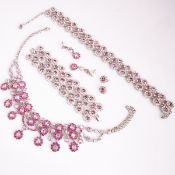Zwei Vintage-Parures mit Strasssteinen (5 Teile)