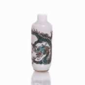 Porzellan-Snuffbottle mit Drachenmotiv