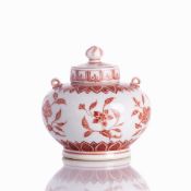Kleine Deckelvase mit schöner Fanhong-Bemalung
