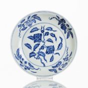 Chinesische blau-weiße Prunkschale (Charger) mit Ming-Xuande-Marke