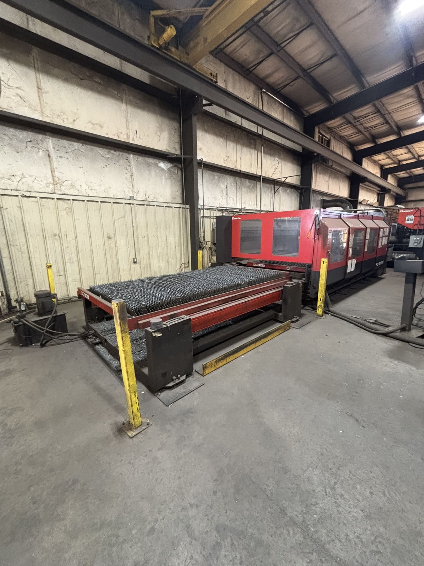 2006 Amada F03015NT CO2 Laser, 4,000w Resonator, 52,760 hours, with Chiller, Shuttle Table - Image 2 of 17