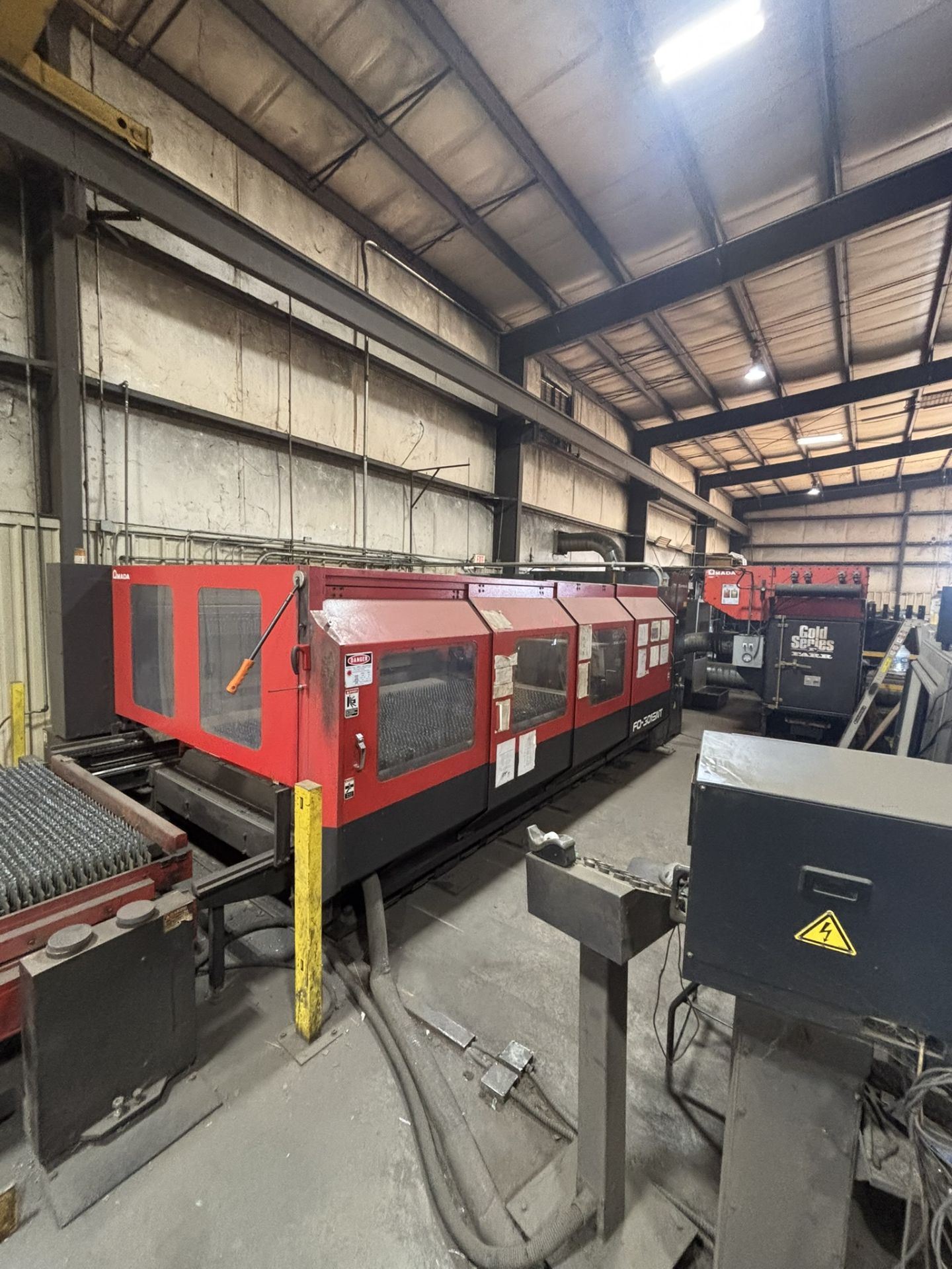 2006 Amada F03015NT CO2 Laser, 4,000w Resonator, 52,760 hours, with Chiller, Shuttle Table - Image 3 of 17