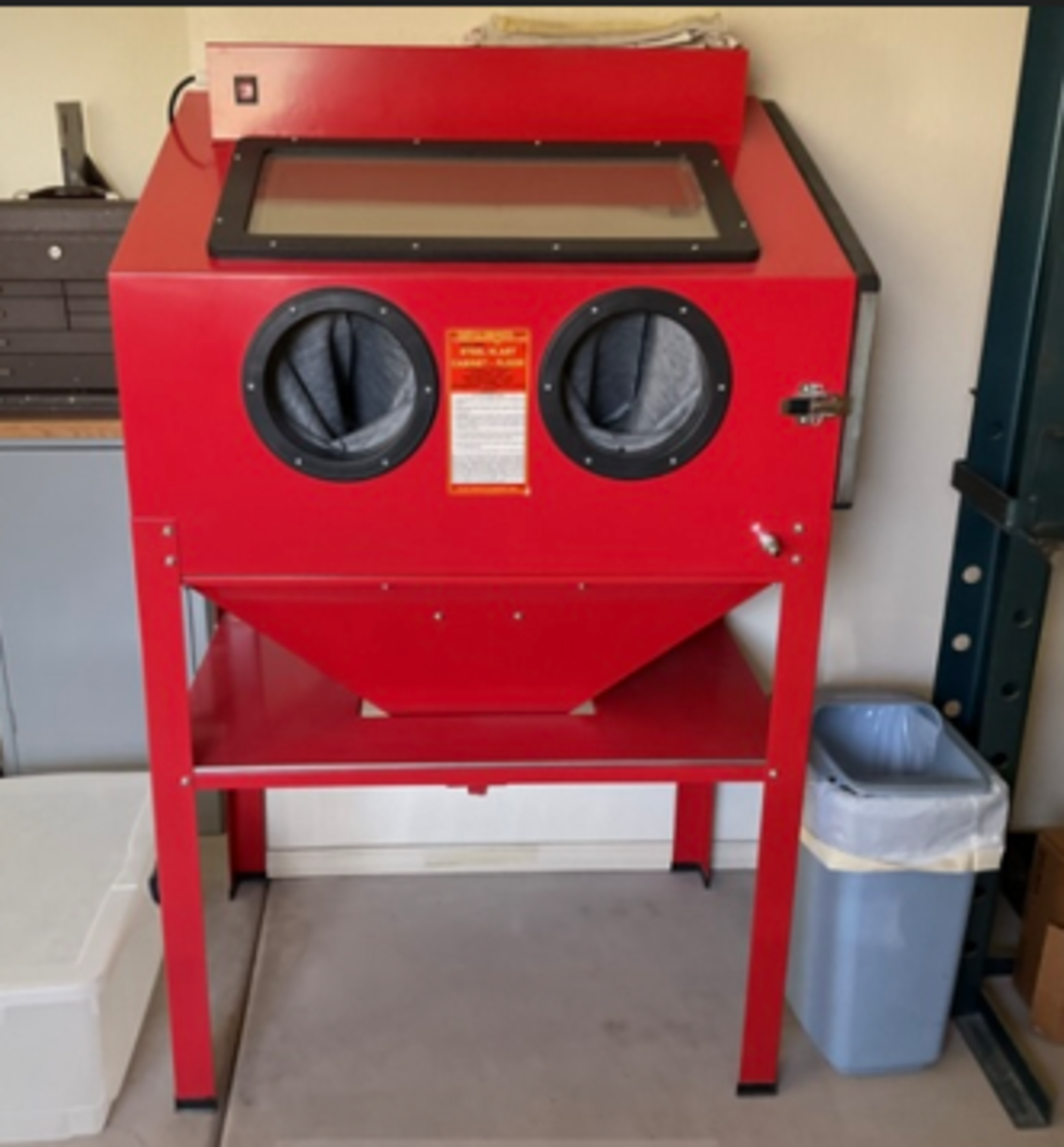 Central Pneumatic Sttel Blast Cabinet, Air Pressure 125 PSI Max, Air Inlet Size 1/4" NPT, Nozzle