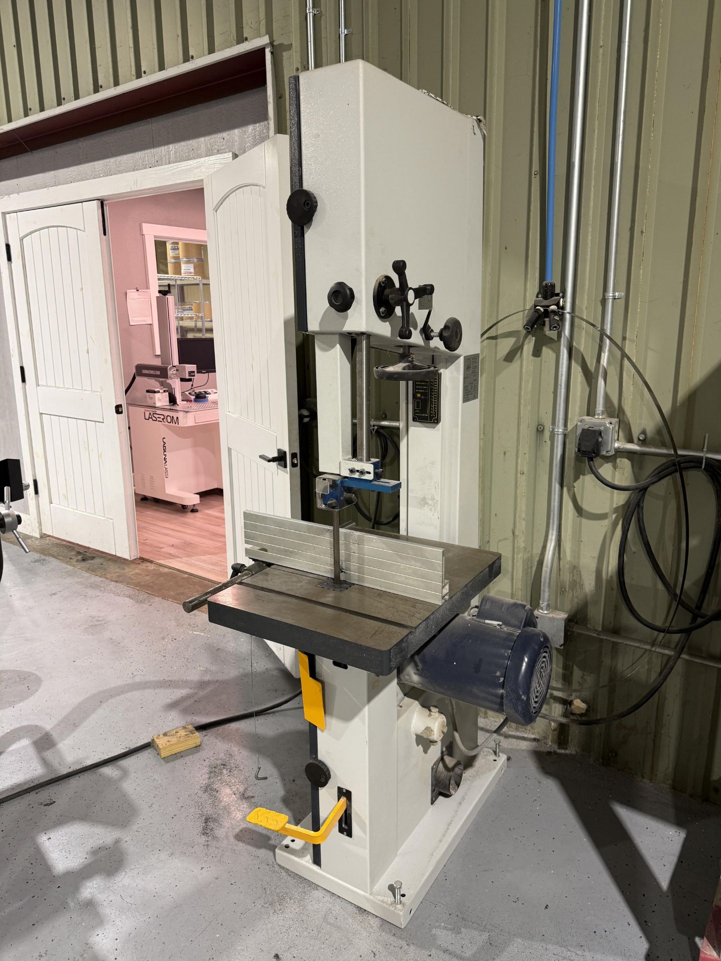 2019 Laguna 18 Vertical Bandsaw Model LT18 - Image 3 of 11