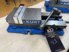 Kurt D675 6" Machine Vise, with Handle