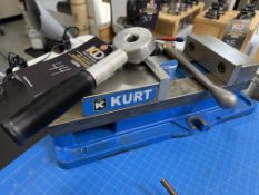 Kurt D675 6" Machine Vise, with Handle