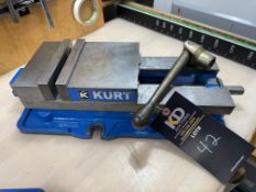 Kurt D675 6" Machine Vise, with Handle