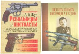 Konvolut von 2 russischen Waffenfachbüchern