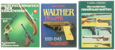 Konvolut von 3 Bücher zu Hand- und Faustfeuerwaffen