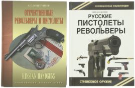 Konvolut von 2 russischen Waffenfachbüchern, in russischer Sprache