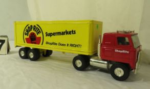 tin International 9670 semi truck and Shop Rite super market trailer
