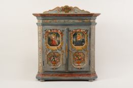 Sakrales Modell-Möbel / Miniatur-Bauernschrank (19. Jahrhundert)