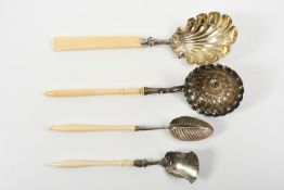 4-tlg. Biedermeier Silber Vorlege-Set, 13 Lot & Bein (ca. 1840)