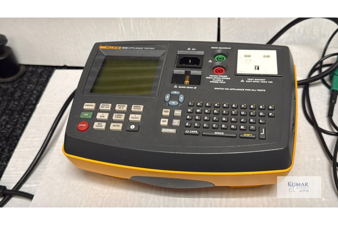 Fluke 6500 Appliance Tester/ PAT Tester with Fluke USB Multi Card Reader/Writer & Original Fluke ... - Image 9 of 15