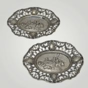 2 Anbietschalen mit galanter Szenerie