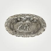 Anbietschale mit Putto-, Frucht- und Tiermotiven
