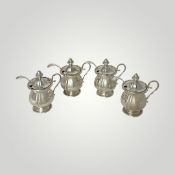 4 Senfbehälter mit Glaseinsatz und Löffelchen