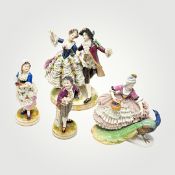 4 Porzellanfiguren mit Spitze 