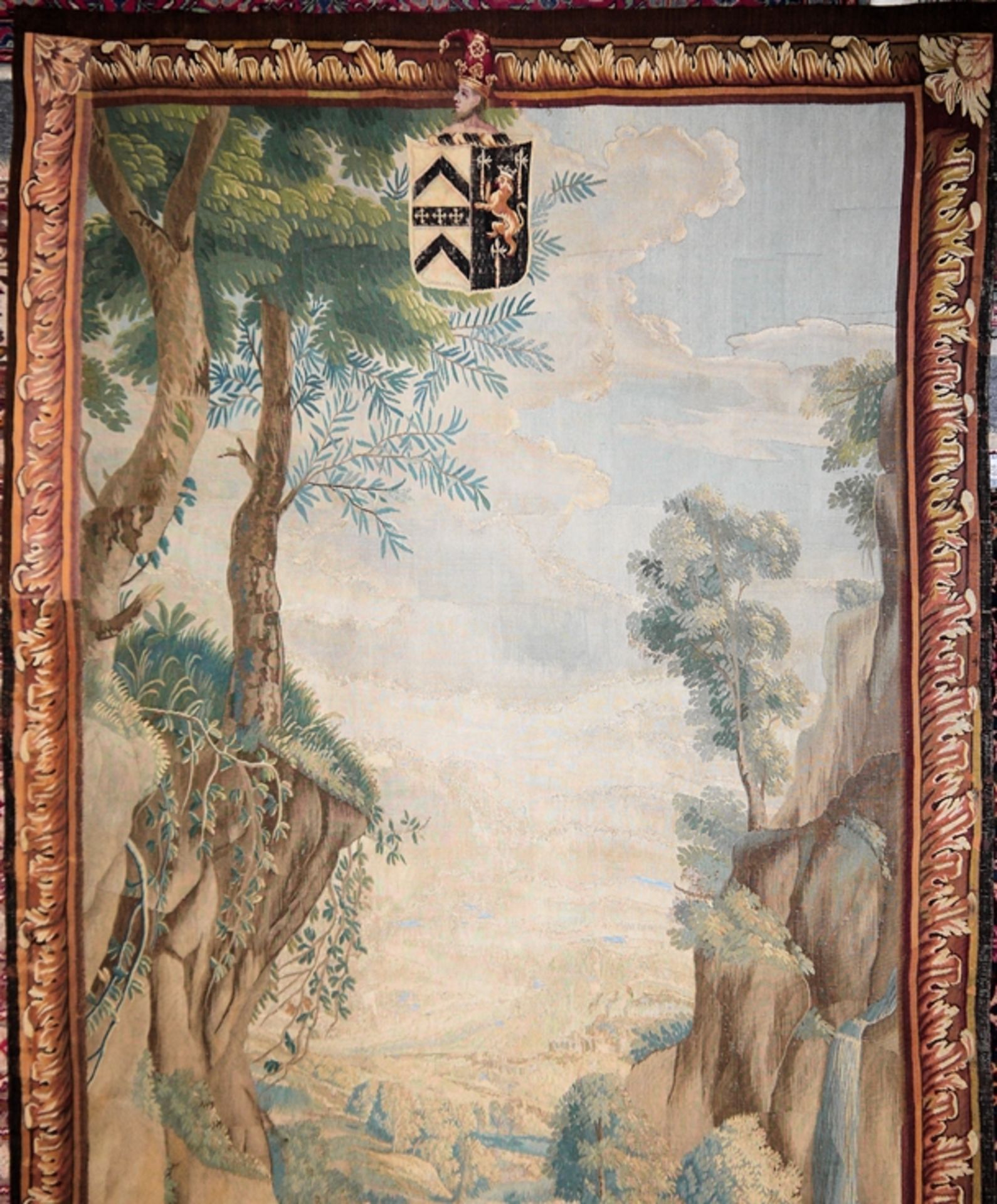 Tapisserie mit Familienwappen und bukolischer Szene, flämisch um 1700 - Bild 3 aus 5