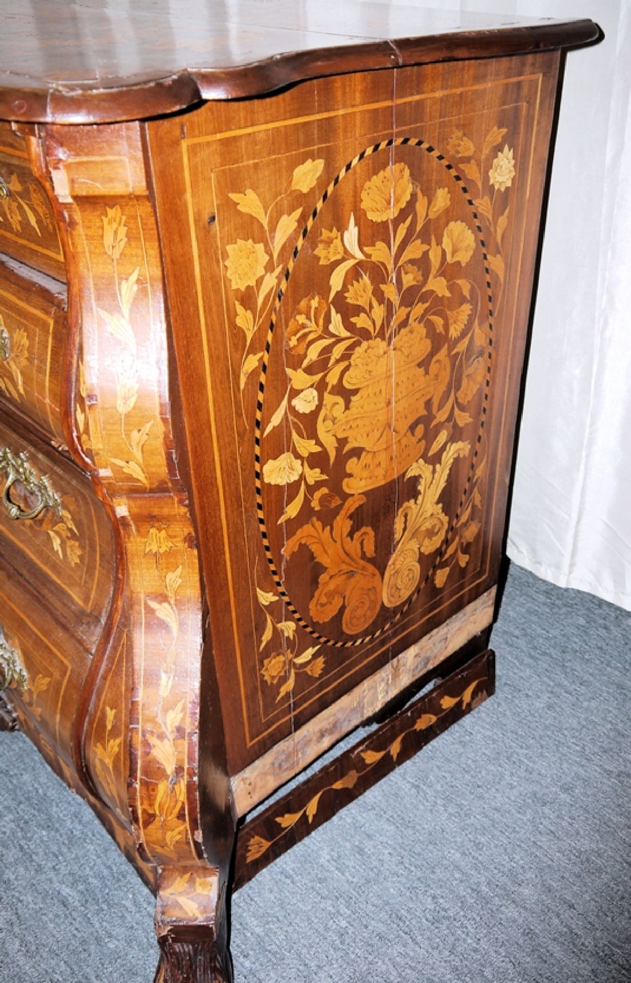 Kommode des niederländischen Barock mit reicher Marketerie, Ende 18. Jh. - Bild 4 aus 4