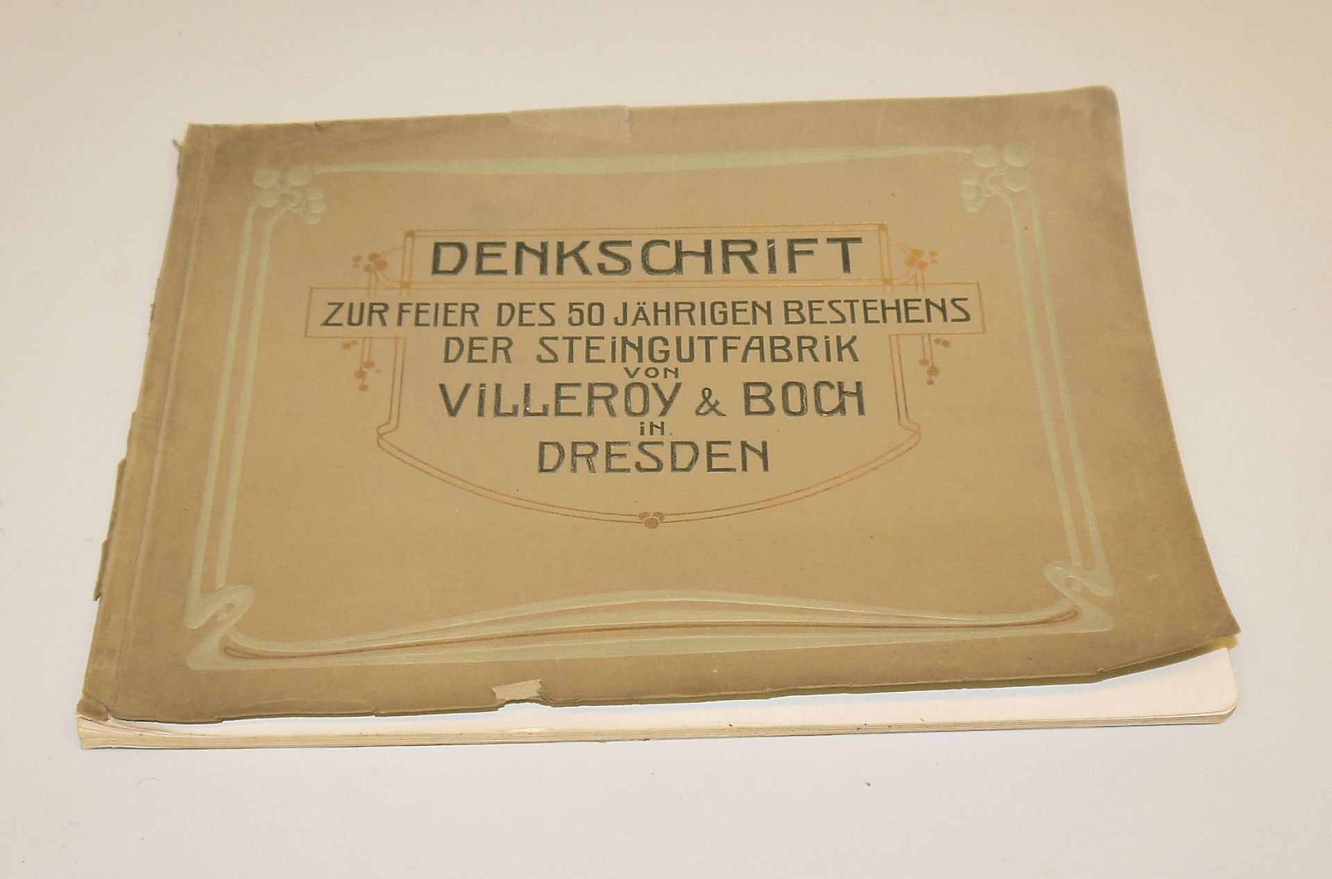 Denkschrift zur Feier des 50jährigen Bestehens der Dresdner Steingutfabrik von Villeroy & Boch 1856 - Bild 2 aus 2
