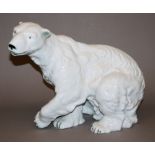 Porzellanplastik großer Eisbär, Royal Dux