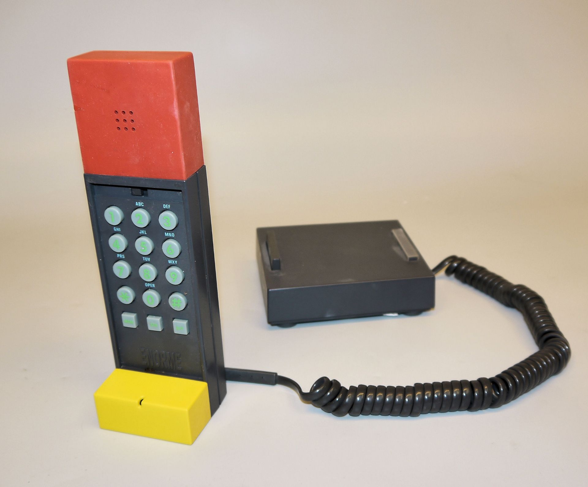 Ettore Sottsass, Design-Telefon "enorme", Italien um 1990 - Bild 2 aus 2