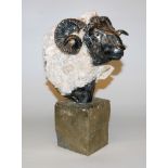 Der Widder "mit dem goldenen Vlies", Kunstobjekt aus Naturstein und Silber