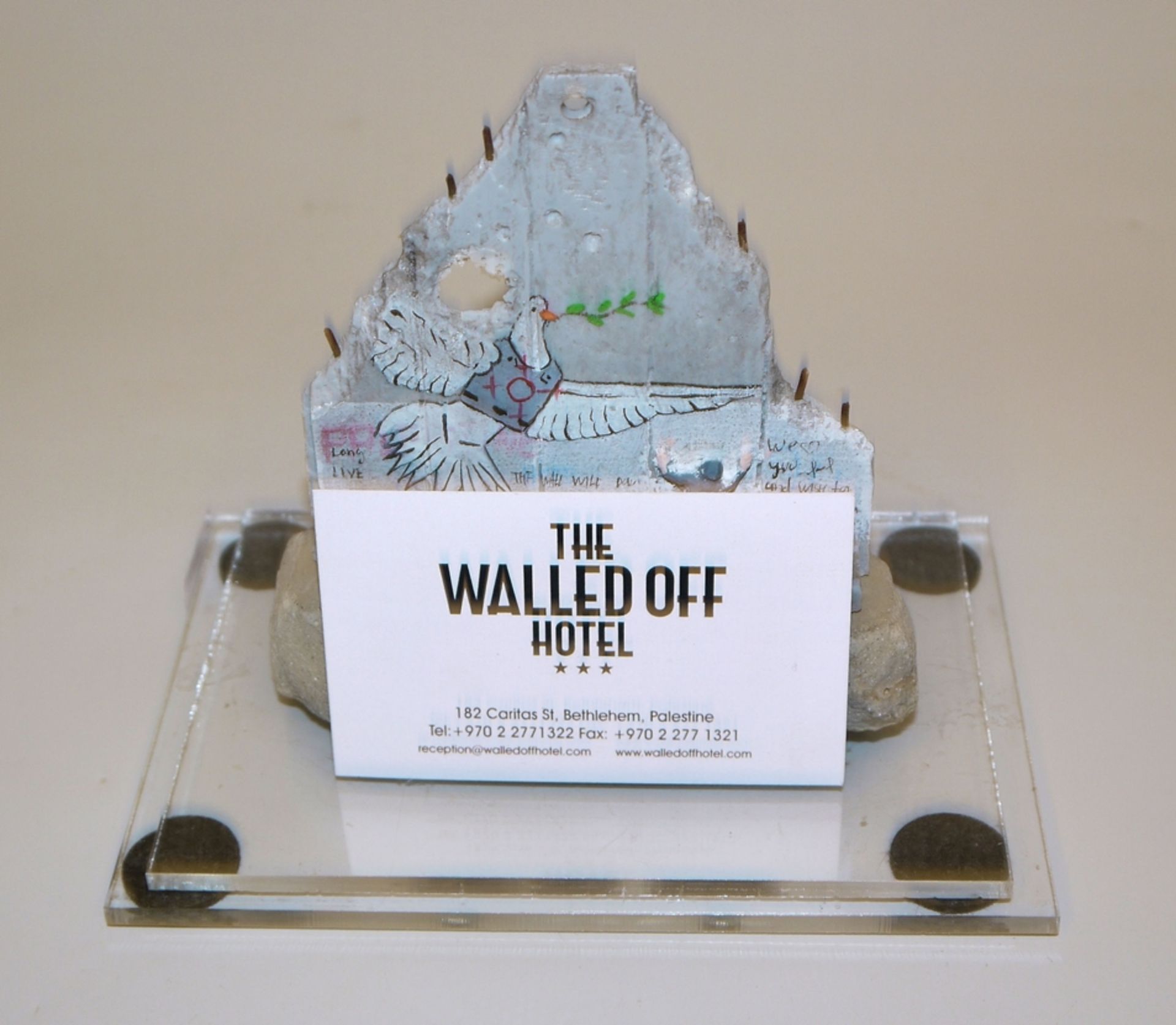 Banksy, Friedenstaube, The Walled Off Hotel, Multiple - Bild 5 aus 5