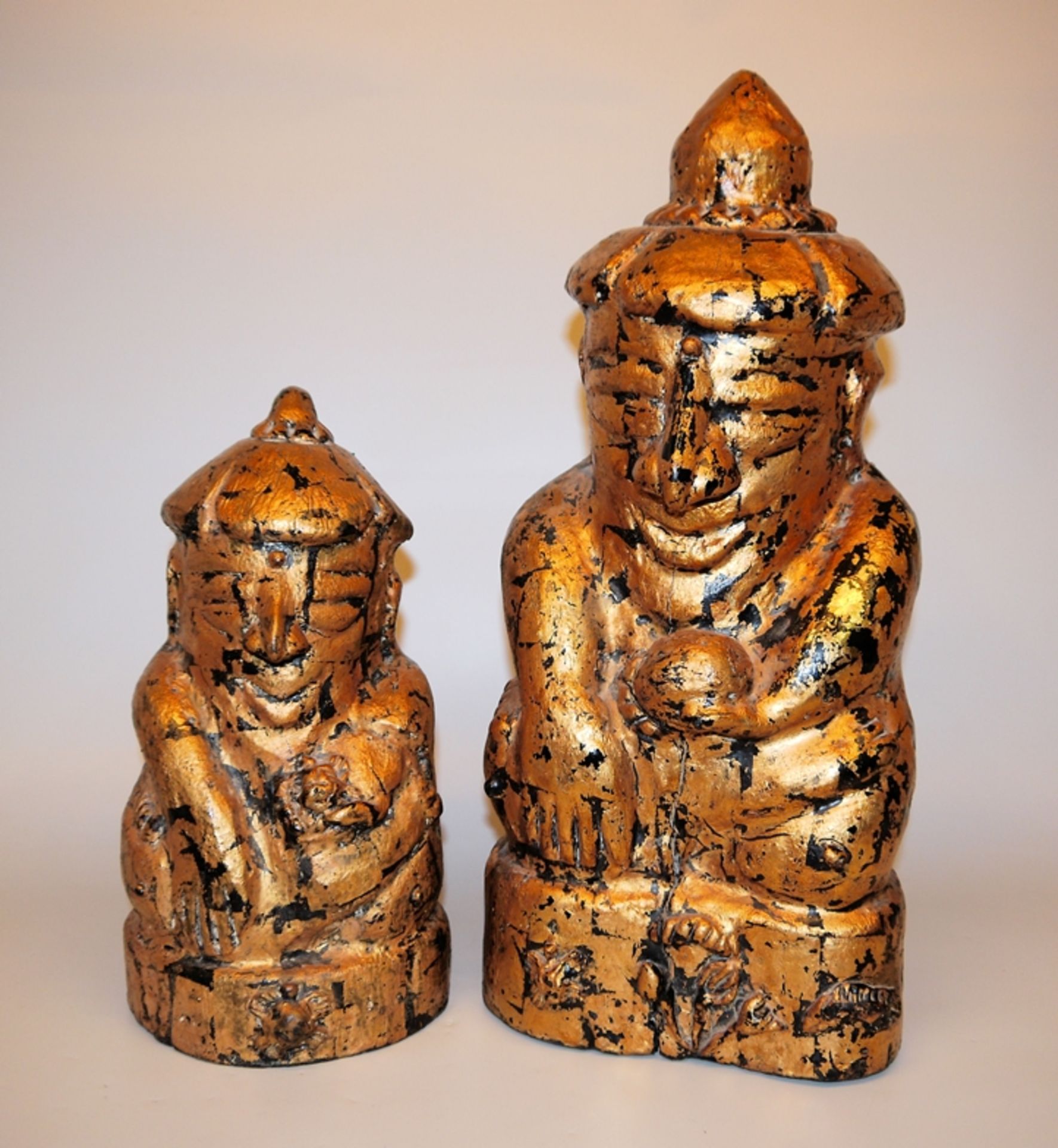 Zwei volkstümliche Glücksfiguren des Phra Bua Khem aus Thailand