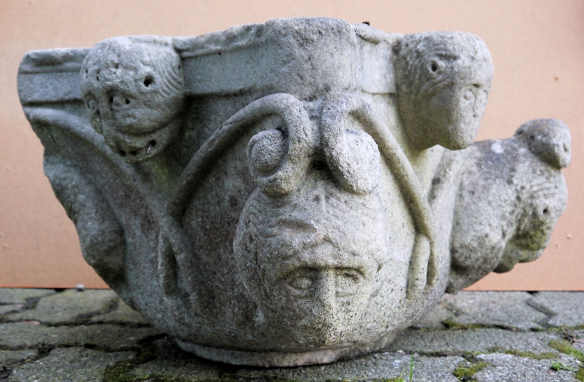 Weihwasserbecker, romanisch-frühgotisch, 12./13. Jh. - Bild 3 aus 5