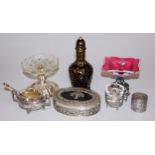 Sammlung kleiner Silber- und Glas-Pretiosen ab 1840 aus Böhmen u.a., dabei Parfumflakon von J. & L.