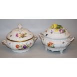 Zwei Porzellan-Suppen-Terrinen, KPM und Nymphenburg um 1900/ 20