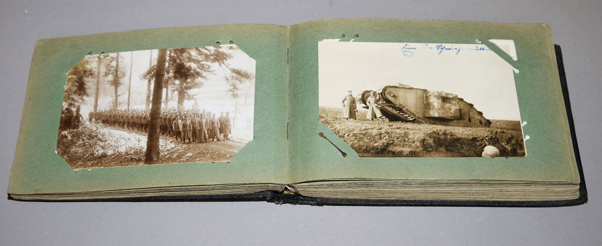 Foto- und Erinnerungsalbum des WK I - Bild 2 aus 4