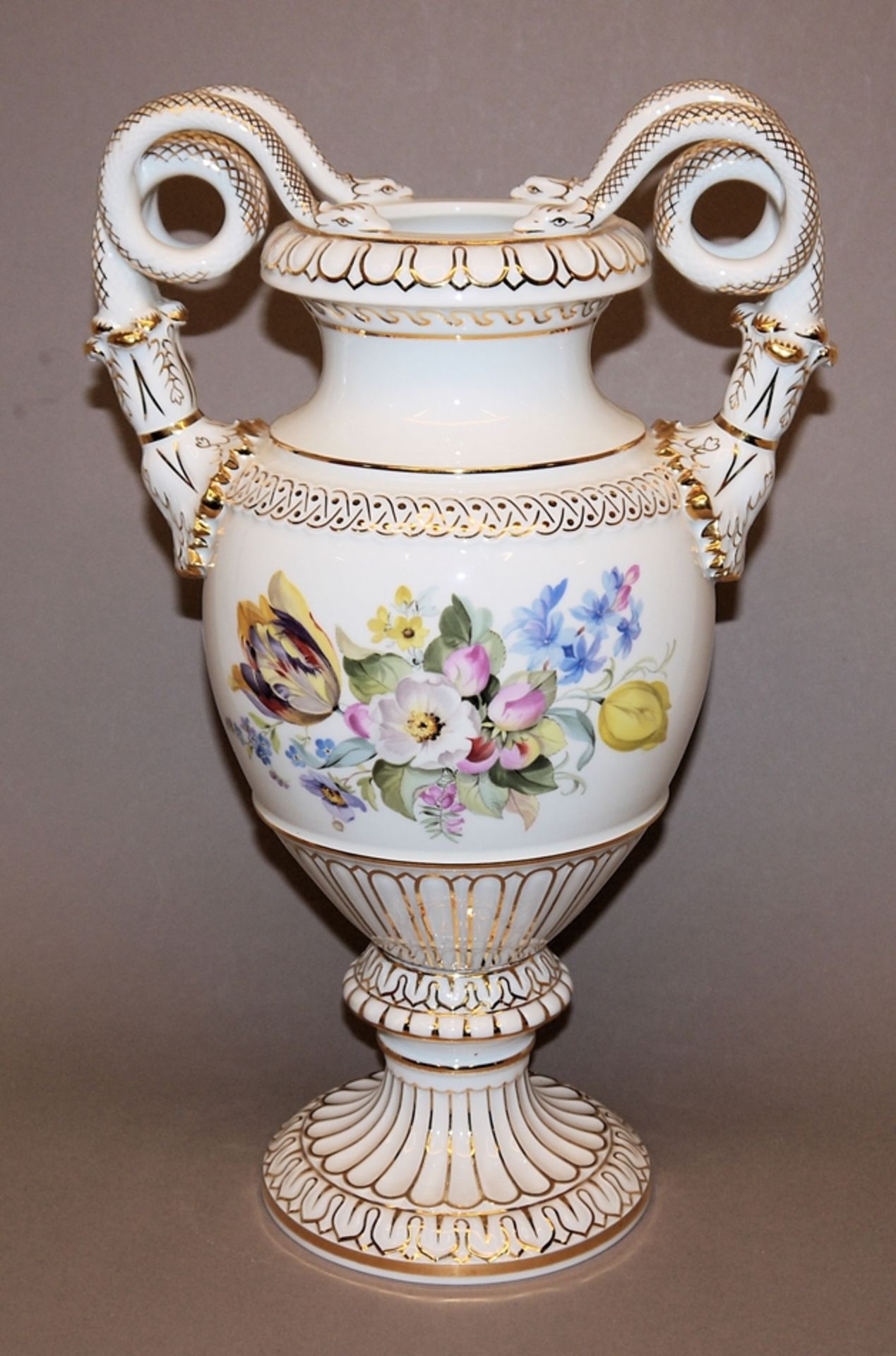 Schlangenhenkelvase mit Blumen, Meißen, 1. Wahl - Bild 2 aus 3