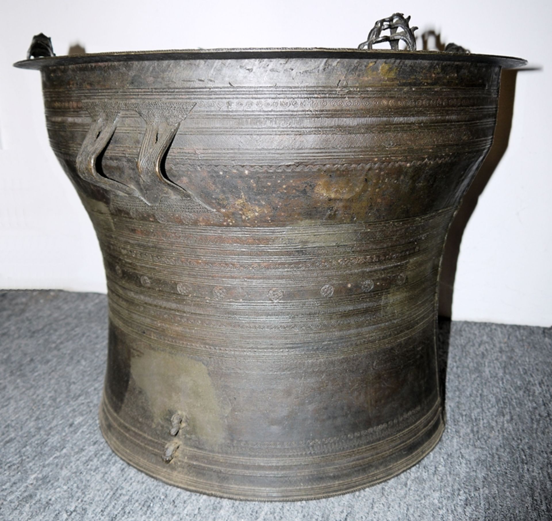 Regentrommel aus Bronze des Bergstammes der Karen, Goldenes Dreieck, Thailand/Burma, 18./19. Jh. - Bild 3 aus 3