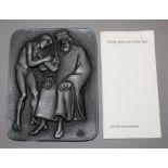 Martin Mayer, "David spielt vor König Saul", Metallrelief von 1979