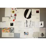 Konvolut Galerie-Grußkarten mit 15 Original-Graphiken, einer Bleistiftzeichnung und einem Aquarell,