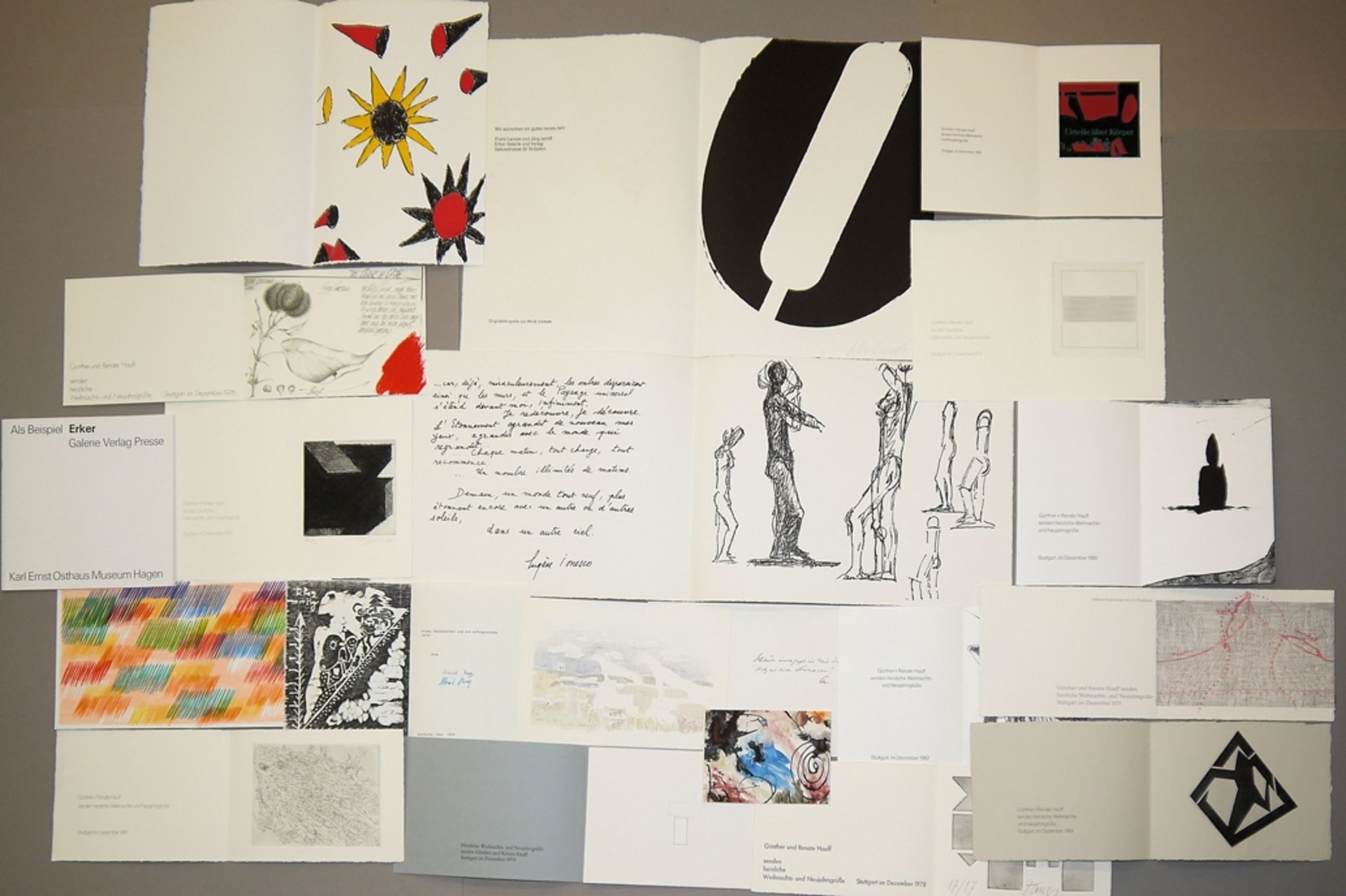 Konvolut Galerie-Grußkarten mit 15 Original-Graphiken, einer Bleistiftzeichnung und einem Aquarell,