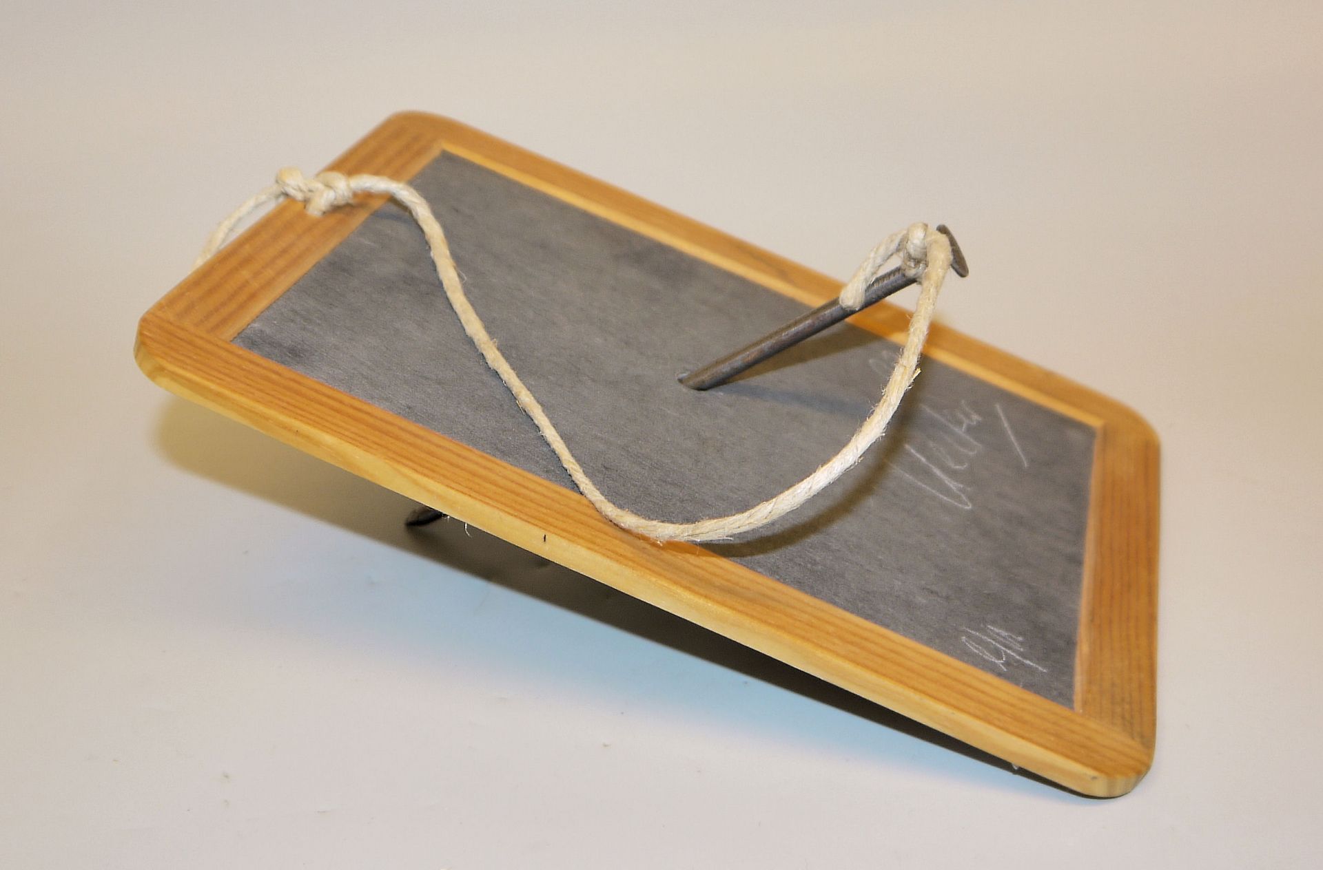 Günther Uecker, Loch, Nagelobjekt von 2000, signiert - Bild 3 aus 3