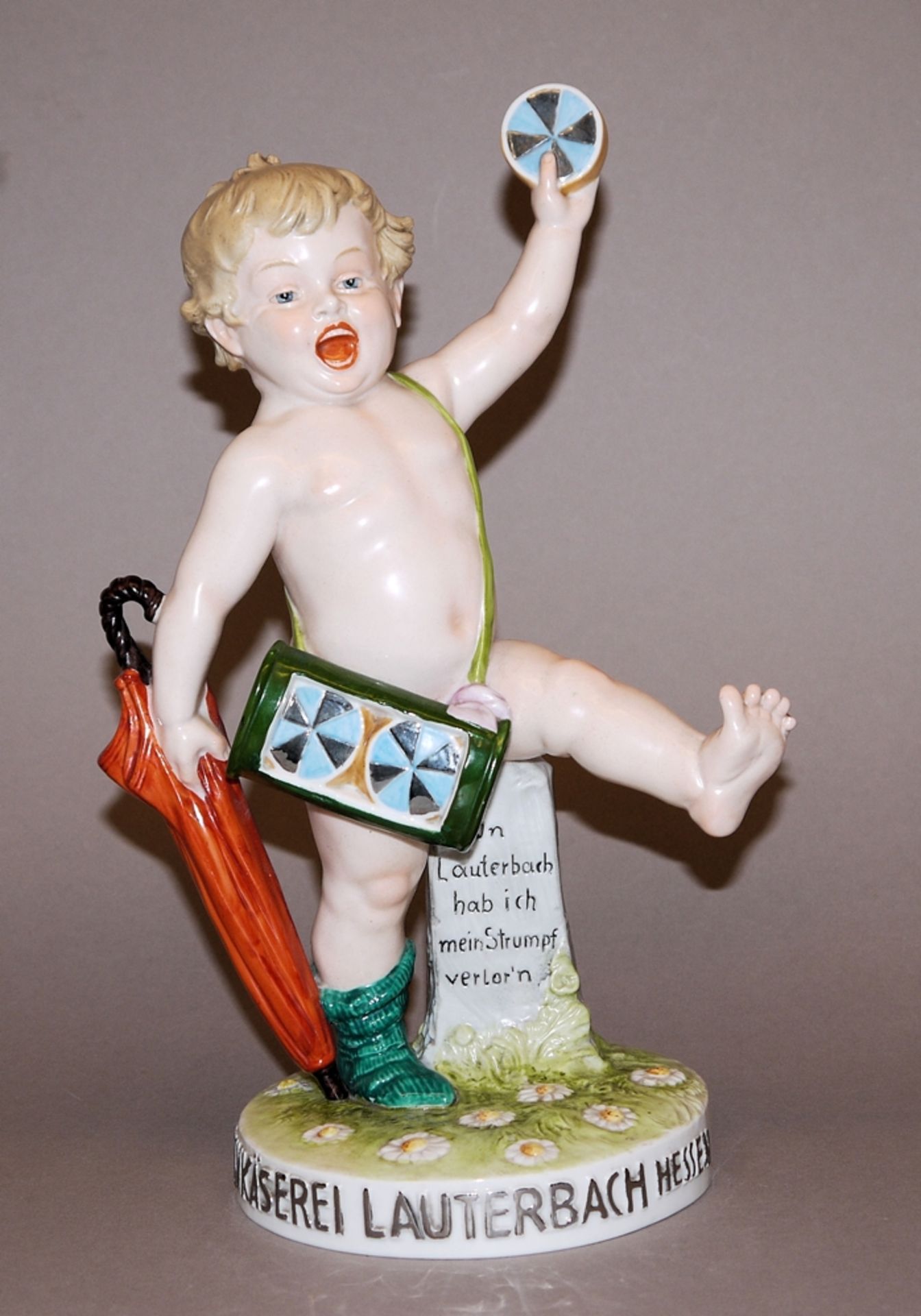 Seltene Reklamefigur des "Lauterbacher Strolchs" zum stadtberühmten Camembert, Porzellanfigur von S