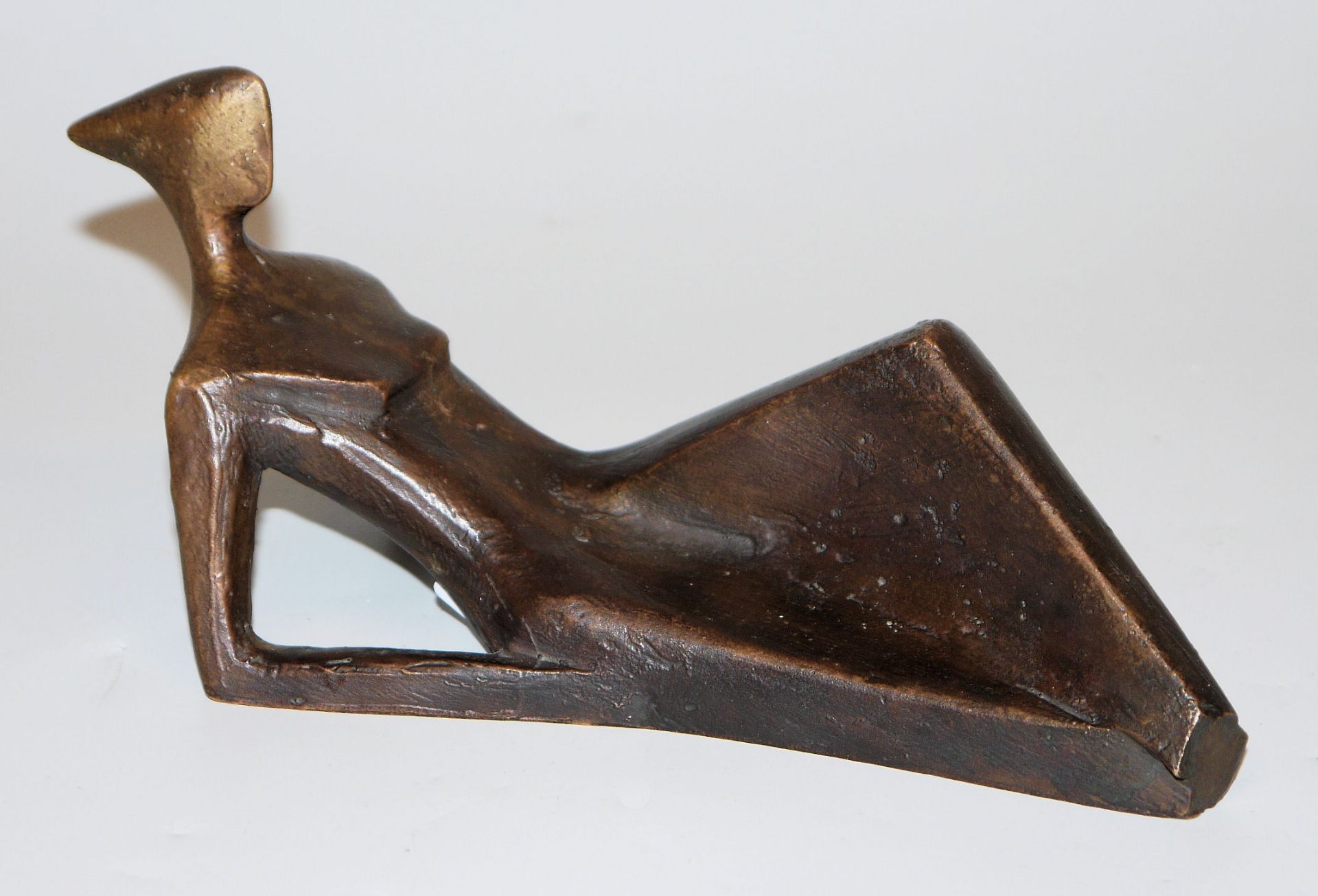 Monogrammist TR?, Bronzeplastik Liegende