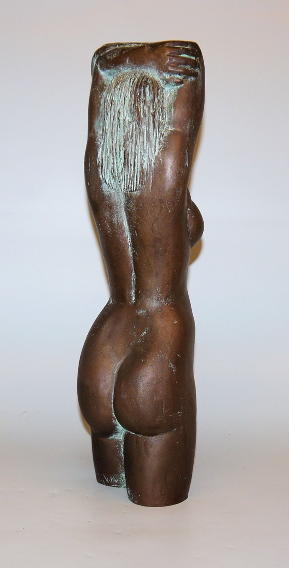 Uwe Wenk-Wolff, "Mädchentorso", Bronzeplastik von 1975, mit Werkverzeichnis, Nr. 72074 - Bild 2 aus 2